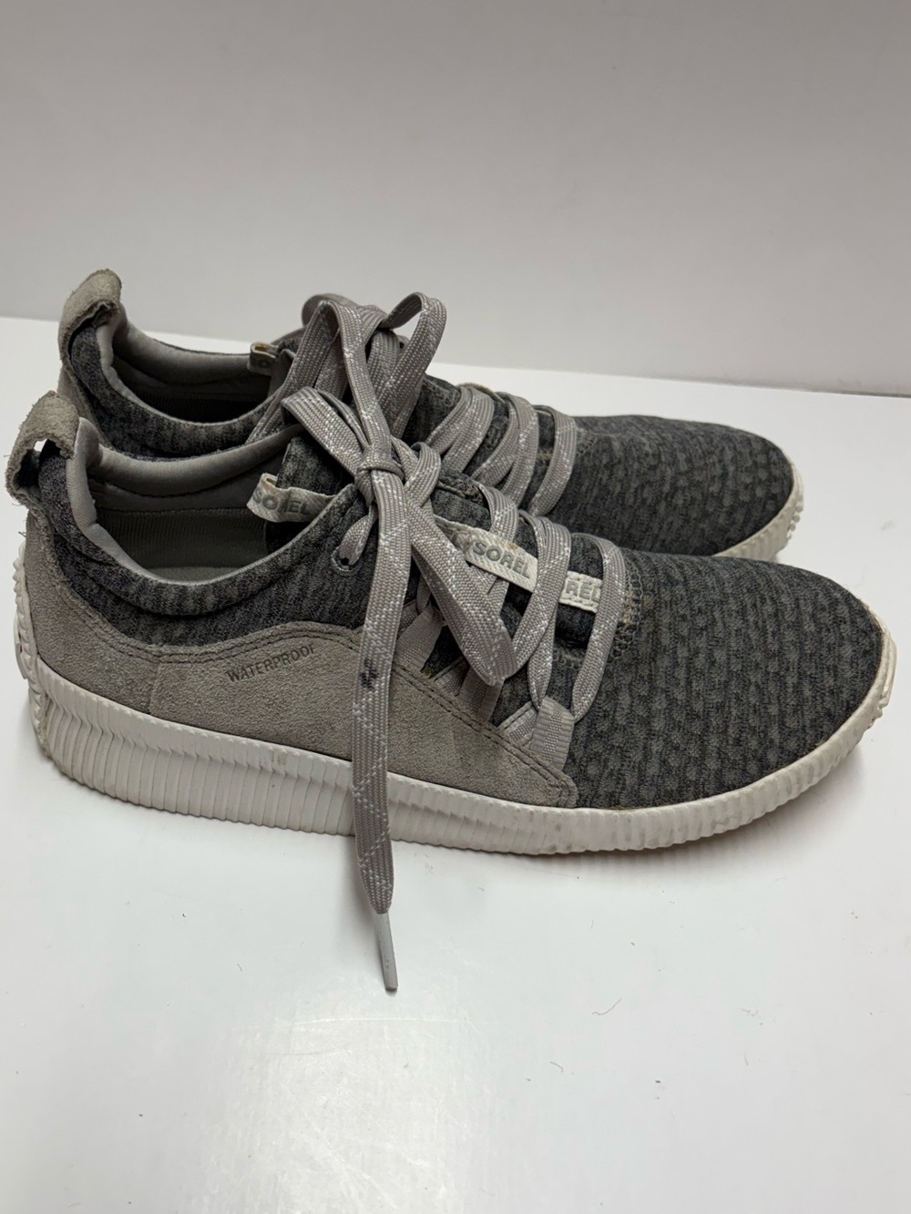 Sorel Out N About Waterproof Low Top Suede Leather Sneakers Gray Sz 6
